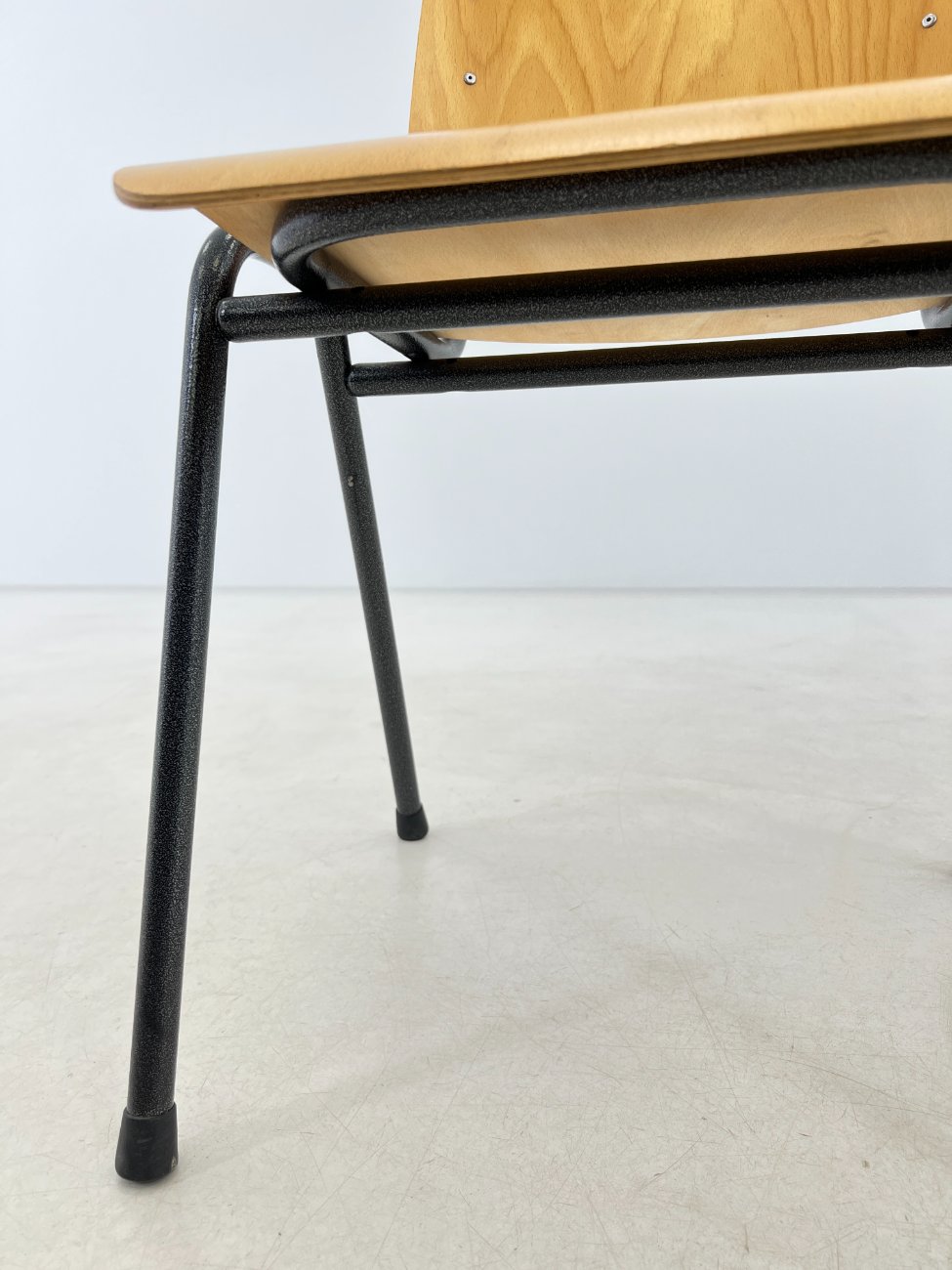 DK0363-kedes-6 Beržo faneruotės kėdė metalinėmis kojomis 52x47x83 cm, 47 cm