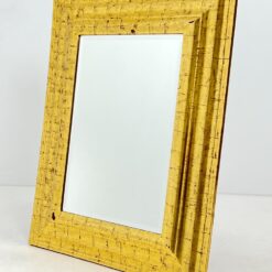 Veidrodis plačiame aukso spalvos rėme 4x84x108 cm