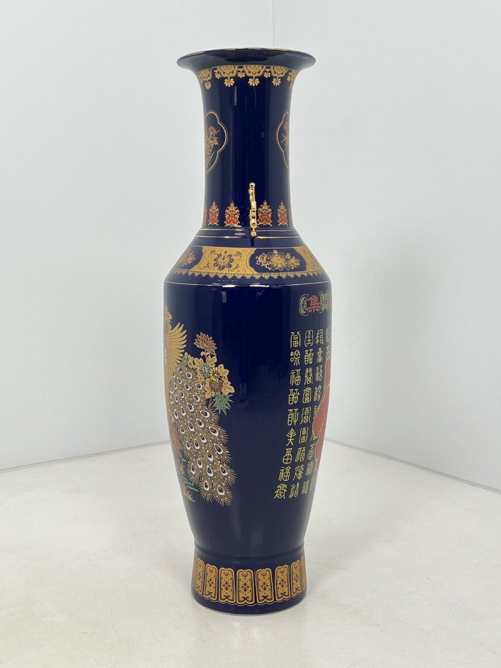 DK0369-vazos-4 Rytietiška keramikinė mėlynos spalvos vaza, dekoruota piešiniais ir aukso spalvos rankenėlėmis 33x33x107 cm