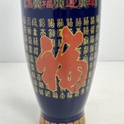 Rytietiška keramikinė mėlynos spalvos vaza, dekoruota piešiniais ir aukso spalvos rankenėlėmis 33x33x107 cm