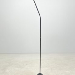 Reguliuojamo aukščio, kampo pastatomas metalinis toršeras 22x22x108-149 cm