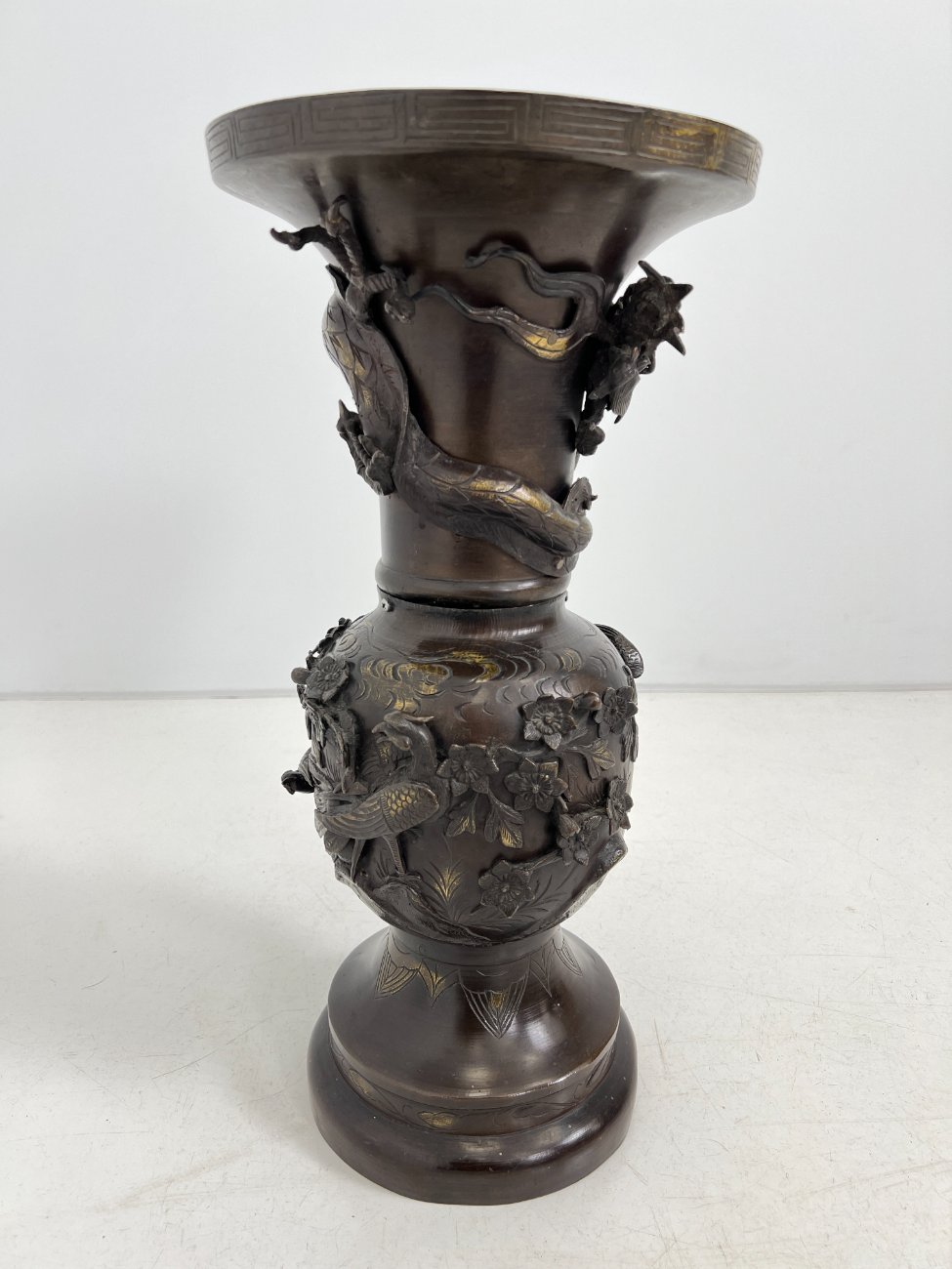 DK0399-vazos-4 Rytietiškos bronzinės vazos 2 vnt. komplektas 27x27x54,5 cm