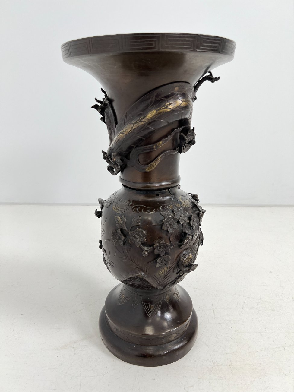 DK0399-vazos-5 Rytietiškos bronzinės vazos 2 vnt. komplektas 27x27x54,5 cm