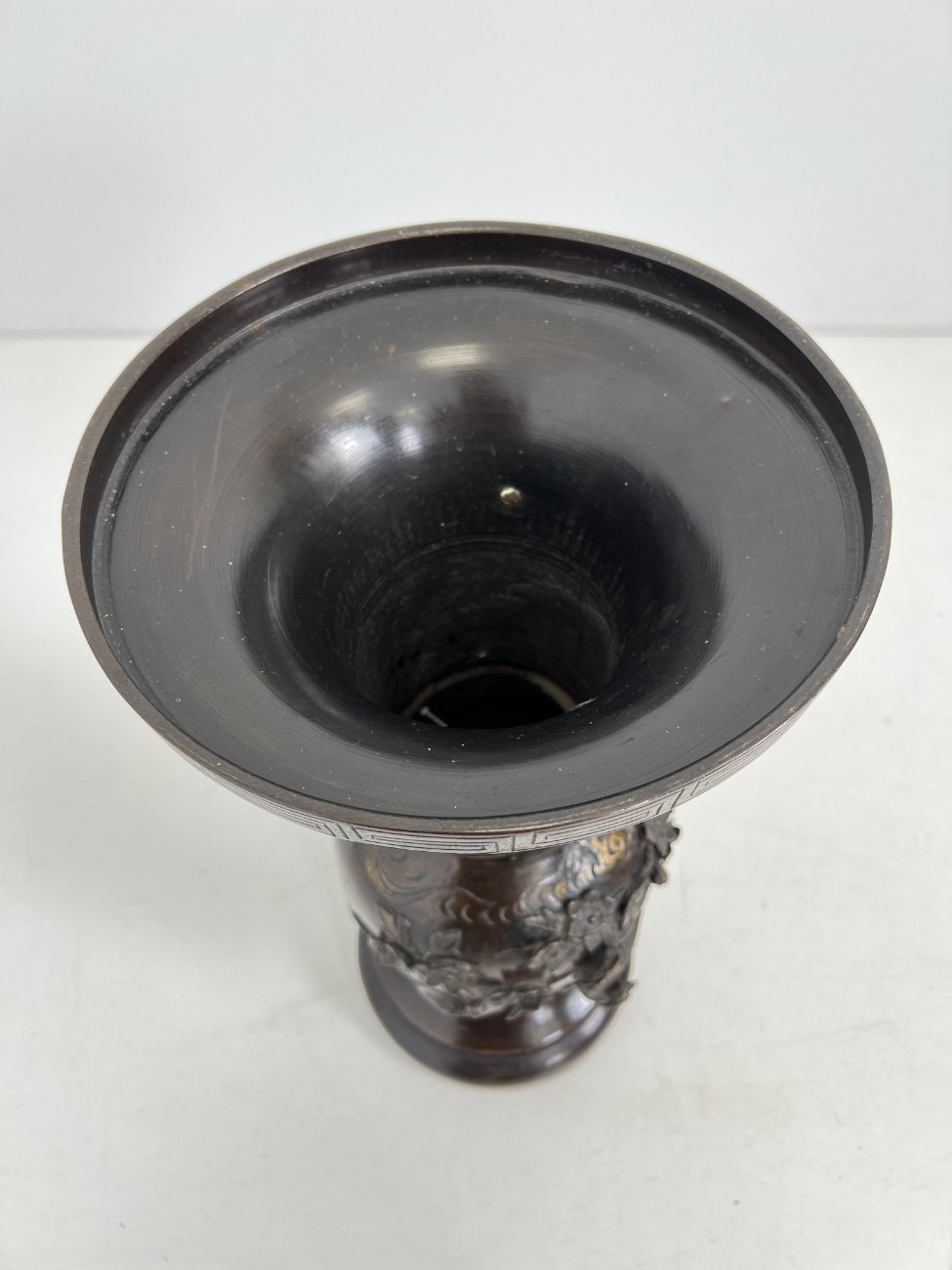 DK0399-vazos-6 Rytietiškos bronzinės vazos 2 vnt. komplektas 27x27x54,5 cm