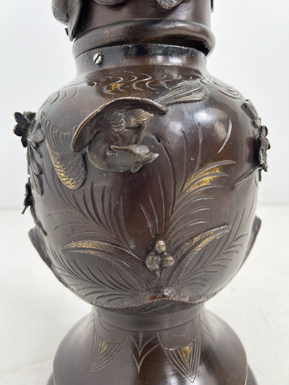 DK0399-vazos-8 Rytietiškos bronzinės vazos 2 vnt. komplektas 27x27x54,5 cm