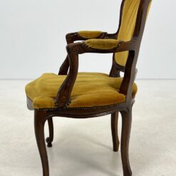 Riešutmedžio rėmo krėslas su geltonu gobelenu 56,5x59x92,5 cm, 43 cm