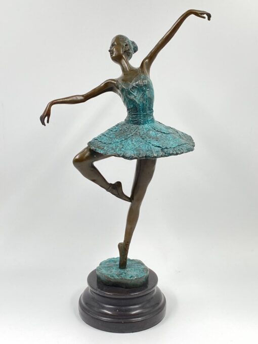 Bronzinė balerinos statula ant akmeninio postamento 15x24x44 cm