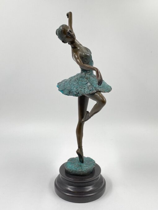 Bronzinė balerinos statula ant akmeninio postamento 15x24x44 cm