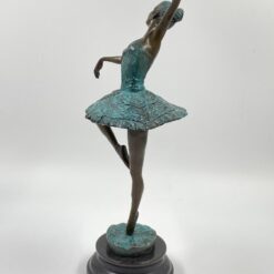 Bronzinė balerinos statula ant akmeninio postamento 15x24x44 cm