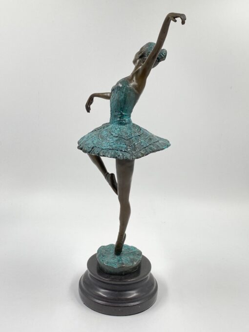 Bronzinė balerinos statula ant akmeninio postamento 15x24x44 cm