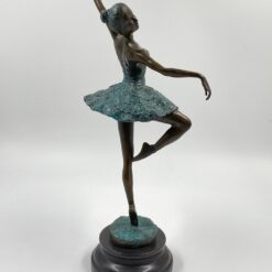 Bronzinė balerinos statula ant akmeninio postamento 15x24x44 cm