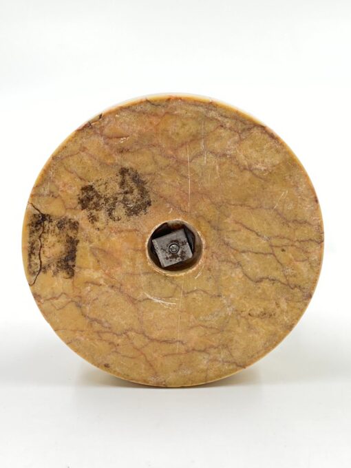 Metalinė vyro su špaga statula ant marmuro pagrindo “LSF” 10,5×10,5×23,5 cm