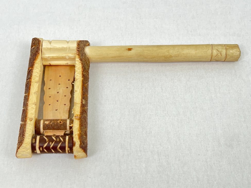 E0919-muzikos-instrumentai-3 Muzikos instrumentas tarškynė 3x12x19 cm