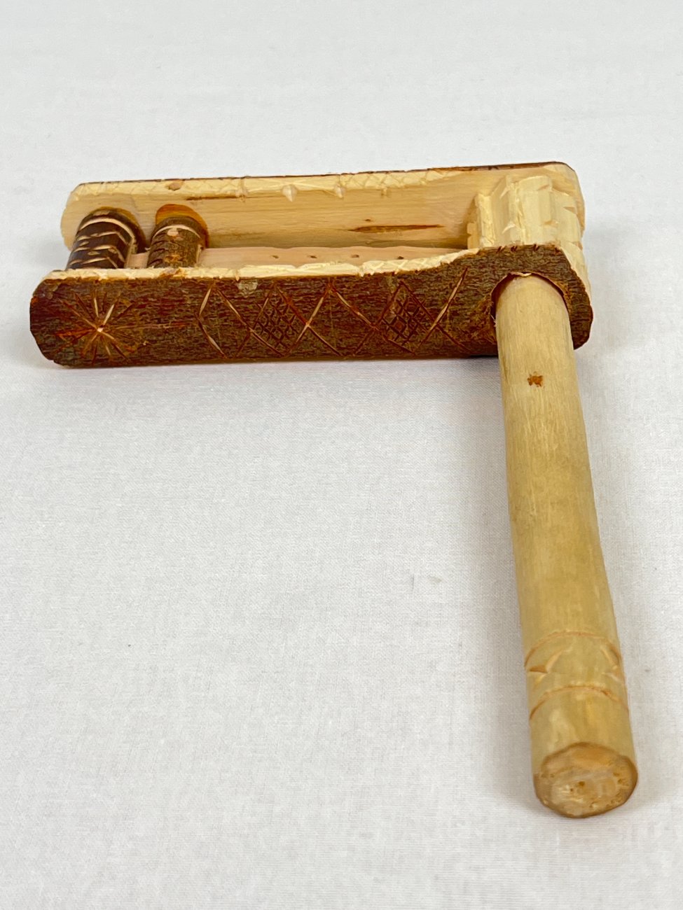 E0919-muzikos-instrumentai-6 Muzikos instrumentas tarškynė 3x12x19 cm