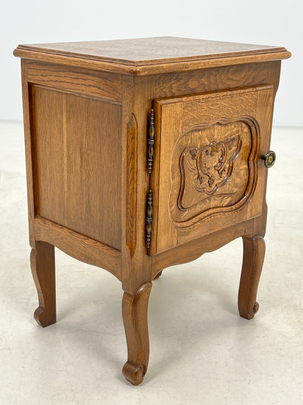 CY0159-spinteles-3 Ąžuolinė vienų durų spintelė 33x43x59 cm