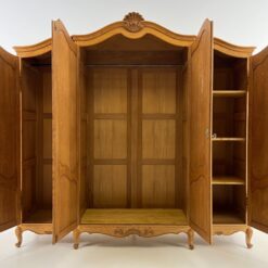 Ąžuolinė keturių durų rūbų spinta 67x226x217 cm