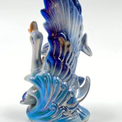 Porcelianinė vazelė su delfinais ir gulbėmis 7x9x16 cm