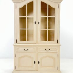 Skandinaviško stiliaus, kreminės spalvos bufetas 50x120x207 cm