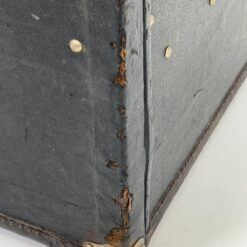 Senovinė juodos spalvos skrynia su atidaromu priekiu 51(+52,5)x82x59,5 cm