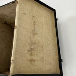 Senovinė juodos spalvos skrynia su atidaromu priekiu 51(+52,5)x82x59,5 cm