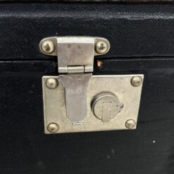 Senovinė juodos spalvos skrynia su atidaromu priekiu 51(+52,5)x82x59,5 cm