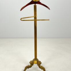 Pastatoma žalvarinė pakaba kostiumui su lėkštute 48x48x121 cm
