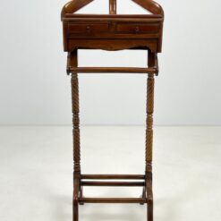 Medinė, “Thonet” stiliaus pastatoma pakaba kostiumui 46×50,5×125 cm