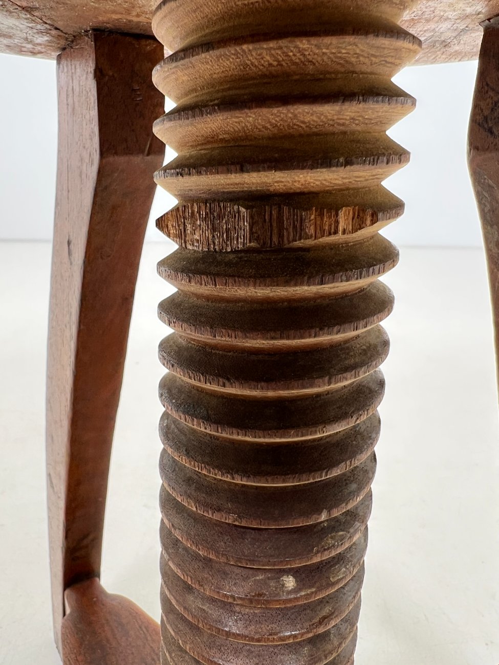 CY0243-kedes-10 Reguliuojamojo dydžio ažuolinė pianino kėdutė 44x44x58 cm