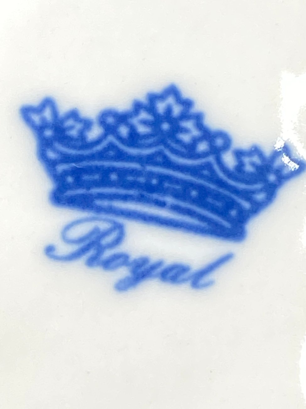 CY0248-dekoratyvines-lekstes-7 Porcelianinė dekoratyvinė lėkštė su kiškiu “Royal” 19x21x8 cm