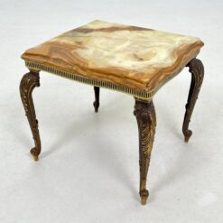 Staliukas su žalvarinėmis kojomis 38x36x34 cm