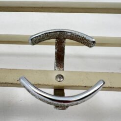 Vintažinė, dažyto metalo sieninė kabykla 28,5x86x16 cm