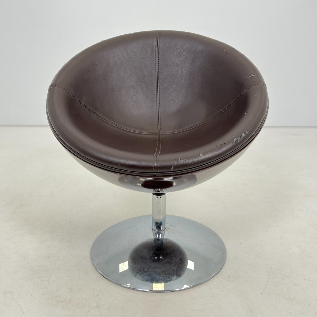 DL0092-foteliai-0 Vintažinis apvalus sukamas fotelis 65x71x77 cm, 46 cm