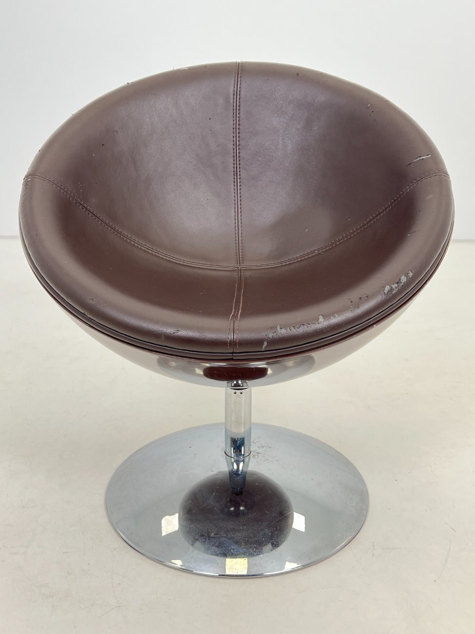 DL0092-foteliai-1 Vintažinis apvalus sukamas fotelis 65x71x77 cm, 46 cm