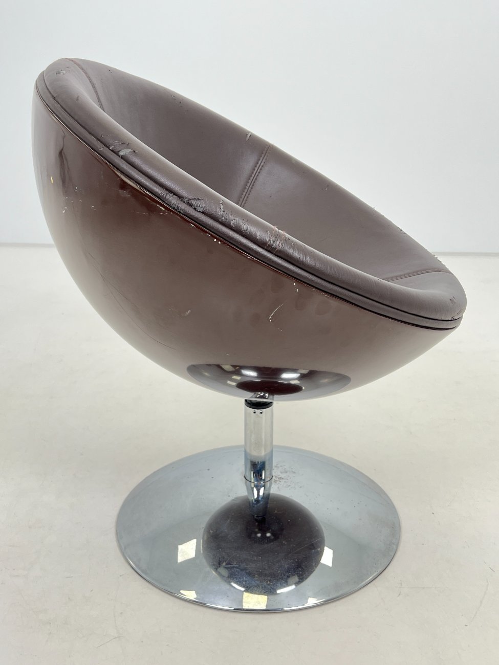 DL0092-foteliai-3 Vintažinis apvalus sukamas fotelis 65x71x77 cm, 46 cm