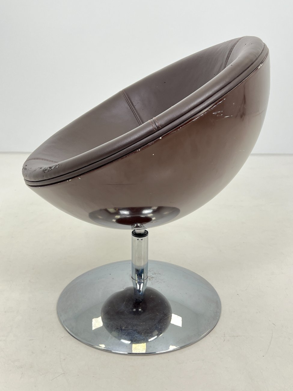 DL0092-foteliai-4 Vintažinis apvalus sukamas fotelis 65x71x77 cm, 46 cm