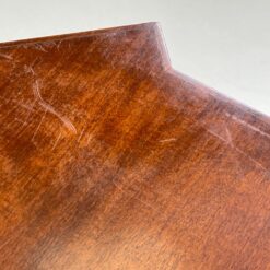 Raudonmedžio kampinė dviejų durų ir lentynos spintelė 67x92x79 cm