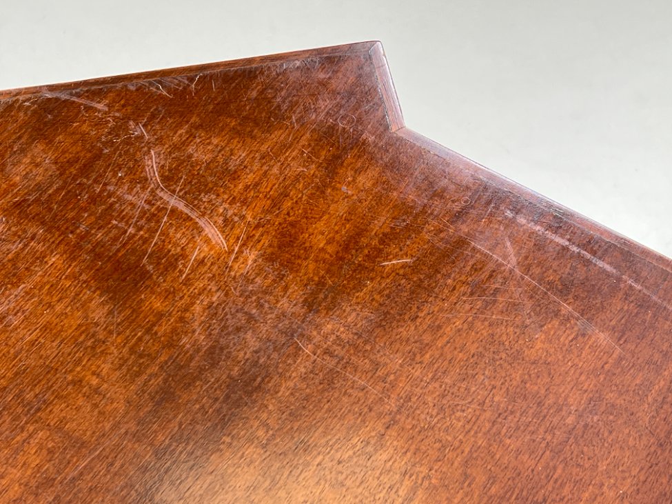 DL0116-spinteles-11 Raudonmedžio kampinė dviejų durų ir lentynos spintelė 67x92x79 cm