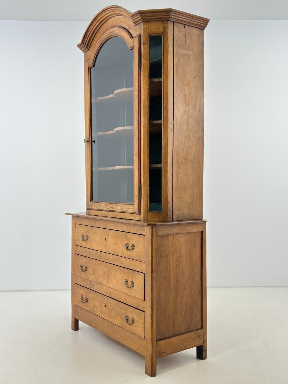 DL0156-bufetai-4 Senovinis, ąžuolinis bufetas 51x121x240 cm