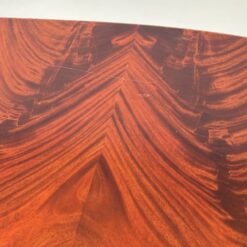 Raudonmedžio stalas puoštas žalvariu 97×178(+85)x77 cm