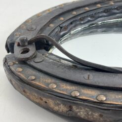 Veidrodis odiniame, metalu kaustytame rėme 12,5x45x78 cm