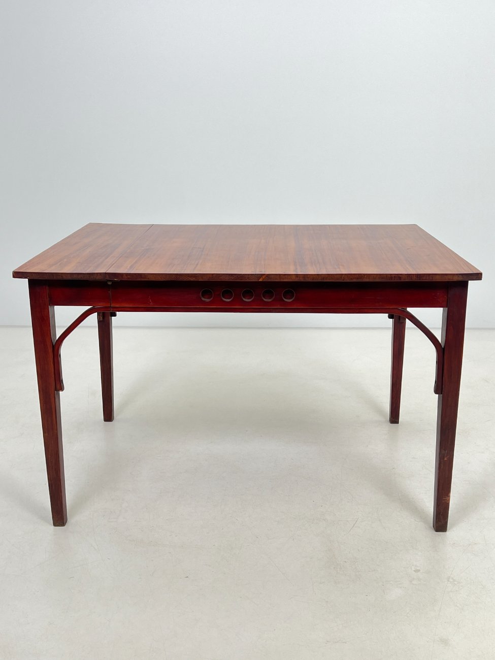 DL0210-stalai-1 Medinis valgomojo stalas 87x121x78 cm