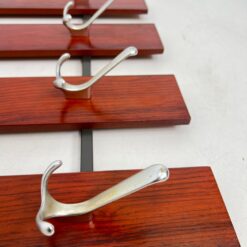 Sieninė pakabinama raudonmedžio kabykla 12x63x102 cm