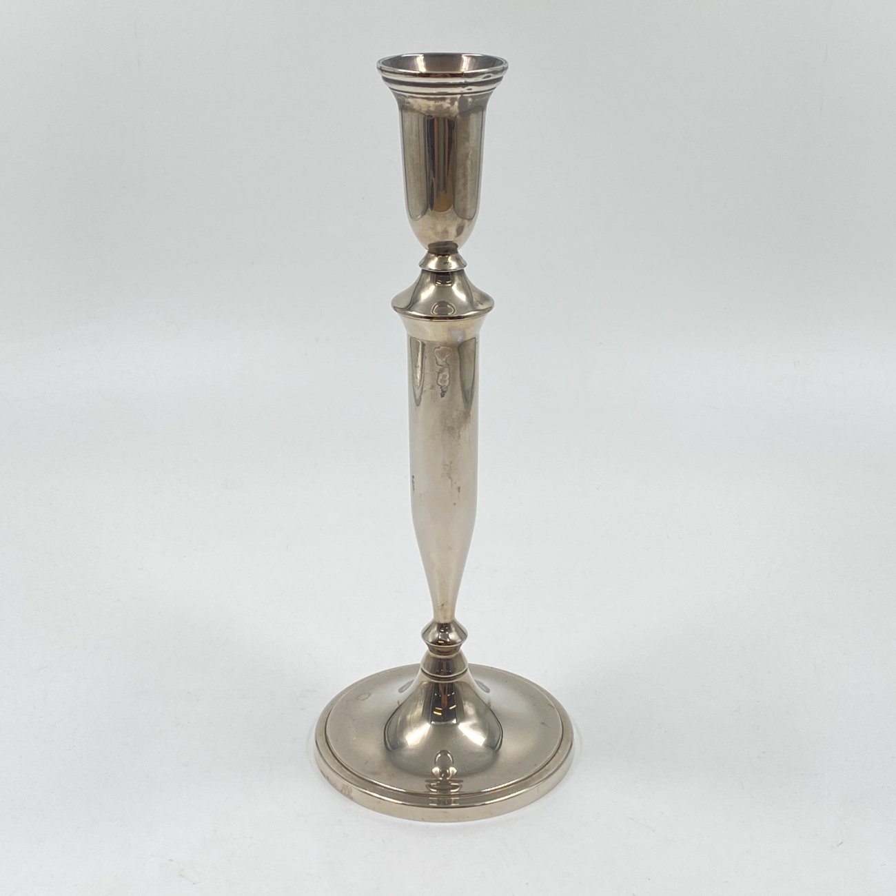 DL0236-zvakides-0 Sidabruota žvakidė 11,5×11,5×29 cm