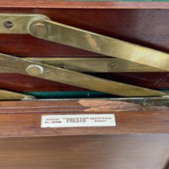 Sidabruoti stalo Robert E.Mosley-Sheffield-Shear Steel įrankiai su spintele 45x55x77 cm