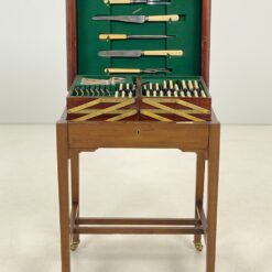 Sidabruoti stalo Robert E.Mosley-Sheffield-Shear Steel įrankiai su spintele 45x55x77 cm