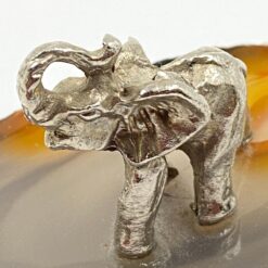 Metalinė dramblio statula ant stiklinio padėklo 4×7,5×3 cm