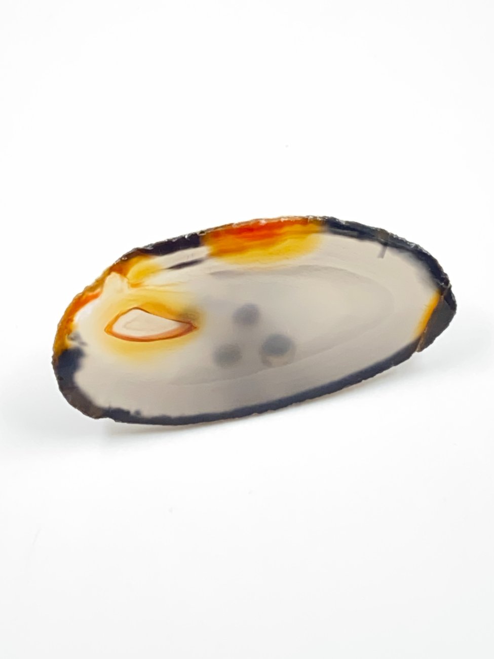 E0953-kitokios-skulpturos-8 Metalinė dramblio statula ant stiklinio padėklo 4×7,5×3 cm