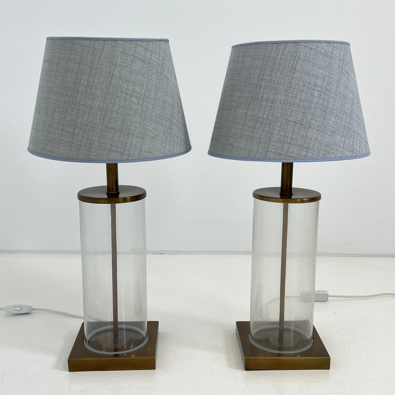 ES0515-staliniai-sviestuvai-0 “Hallberg” metaliniai staliniai šviestuvai 2 vnt. Komplektas 30x30x61 cm