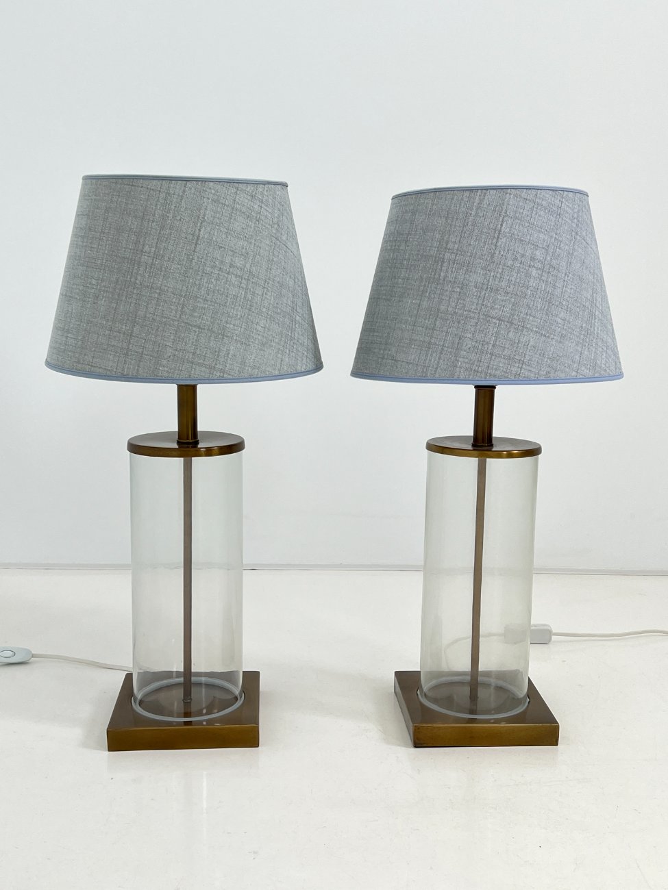 ES0515-staliniai-sviestuvai-1 “Hallberg” metaliniai staliniai šviestuvai 2 vnt. Komplektas 30x30x61 cm