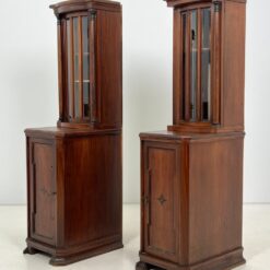 Nedideli pušies ir raudonmedžio bufetai 2 vnt. komplektas 51x40x150 cm